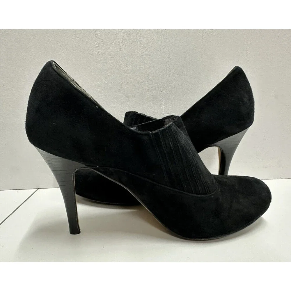 Cole Haan women size 11B black  suede  high heel low cut booties
